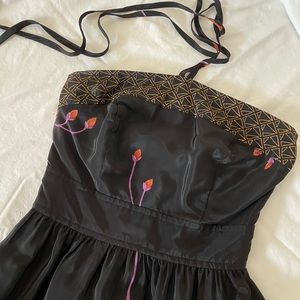 Sleeveless maxi with halter tie